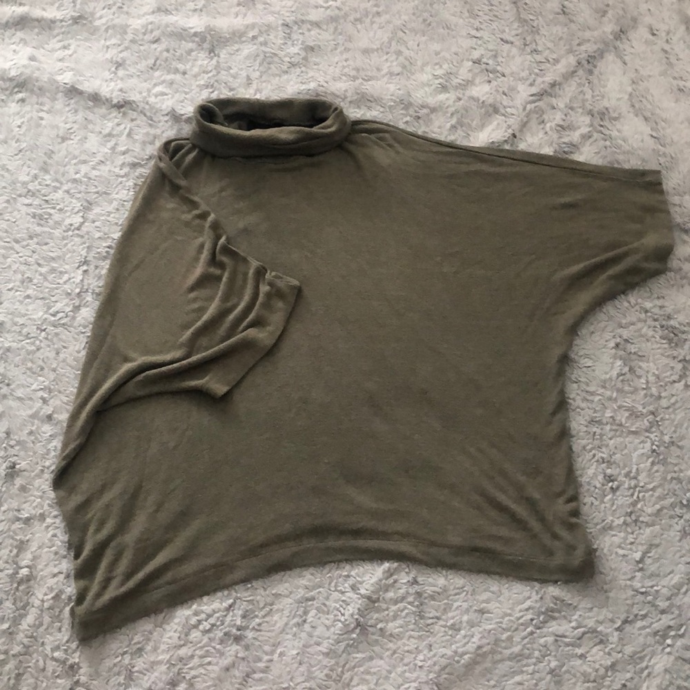 Olive green light & breezy pullover turtleneck